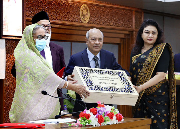 Bank Asia Donates Blankets to Prime Minister’s Relief Fund for the Underprivileged People 