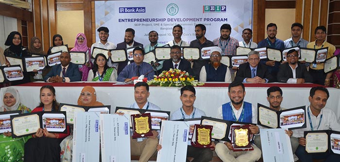 Bangladesh Bank and Bank Asia Award Certificates to 26 SME Entrepreneurs 